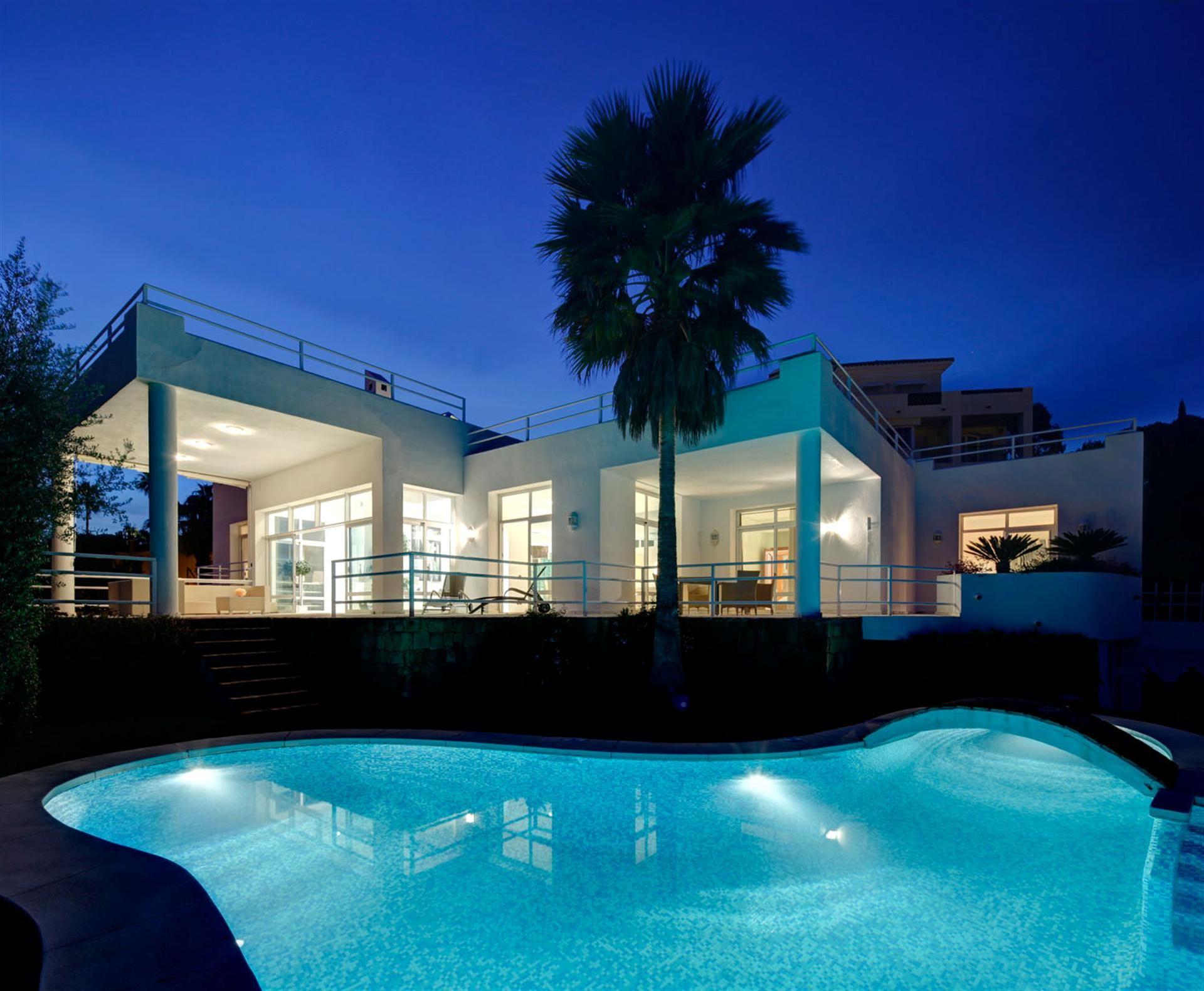 5 bedroom house / villa for sale in Benahavis, Costa del Sol