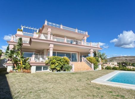 For sale: 8 bedroom house / villa in Benahavis, Costa del Sol
