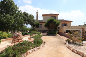 Country Property for sale in Algorfa