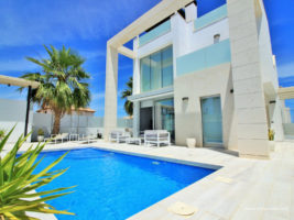 Detached Villa for sale in Cabo Roig