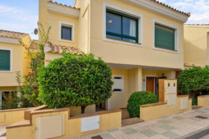 Town House for sale in Campoamor