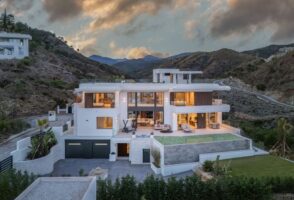 Villa for sale in Benahavís Villa for sale in Benahavís