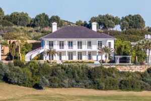 Villa for sale in Casares