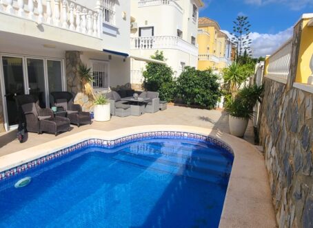 For sale: 4 bedroom house / villa in Villamartin, Costa Blanca