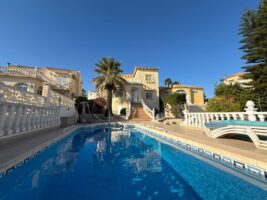 Detached Villa for sale in Villamartin