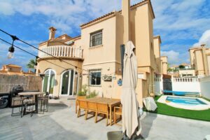 Quad House for sale in Villamartin