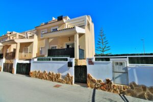 Quad House for sale in San Miguel De Salinas
