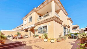 Quad House for sale in Villamartin