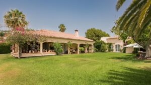 Villa for sale in Benahavís