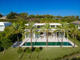 Villa for sale in Casares