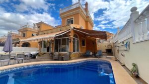 Detached Villa for sale in Algorfa
