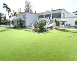 Villa for sale in Atalaya Isdabe