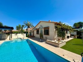 Detached Villa for sale in Cabo Roig