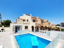 Quad House for sale in Playa Flamenca