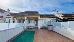 Bungalow for sale in Daya Nueva