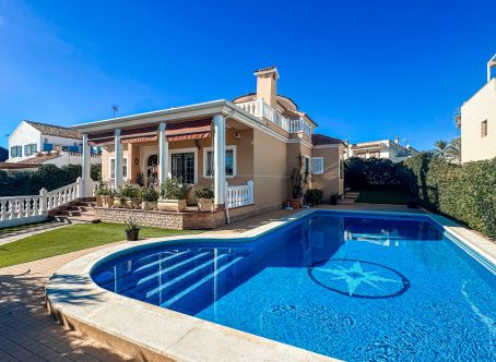 For sale: 6 bedroom house / villa in La Mata, Costa Blanca
