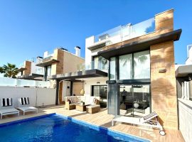 Detached Villa for sale in Cabo Roig