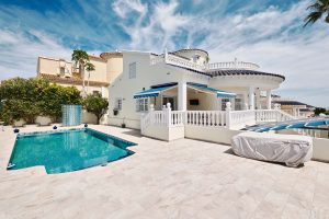 Detached Villa for sale in Pinar De Campoverde