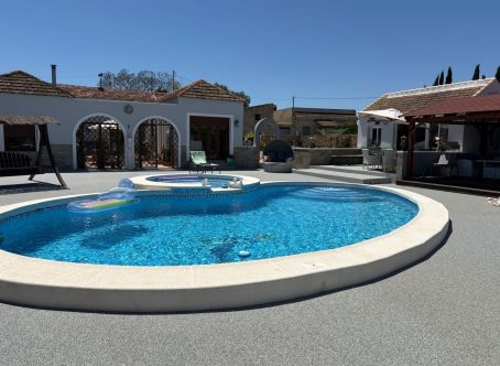 For sale: 5 bedroom house / villa in Jacarilla, Costa Blanca