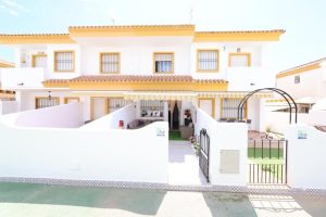 Town House for sale in Torre De La Horadada
