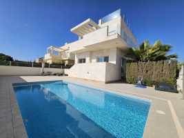Detached Villa for sale in La Zenia