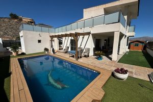 Detached Villa for sale in Cox