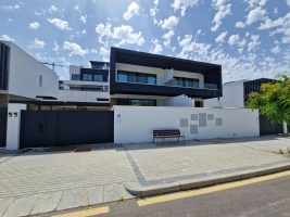 Town house for sale in Atalaya Isdabe