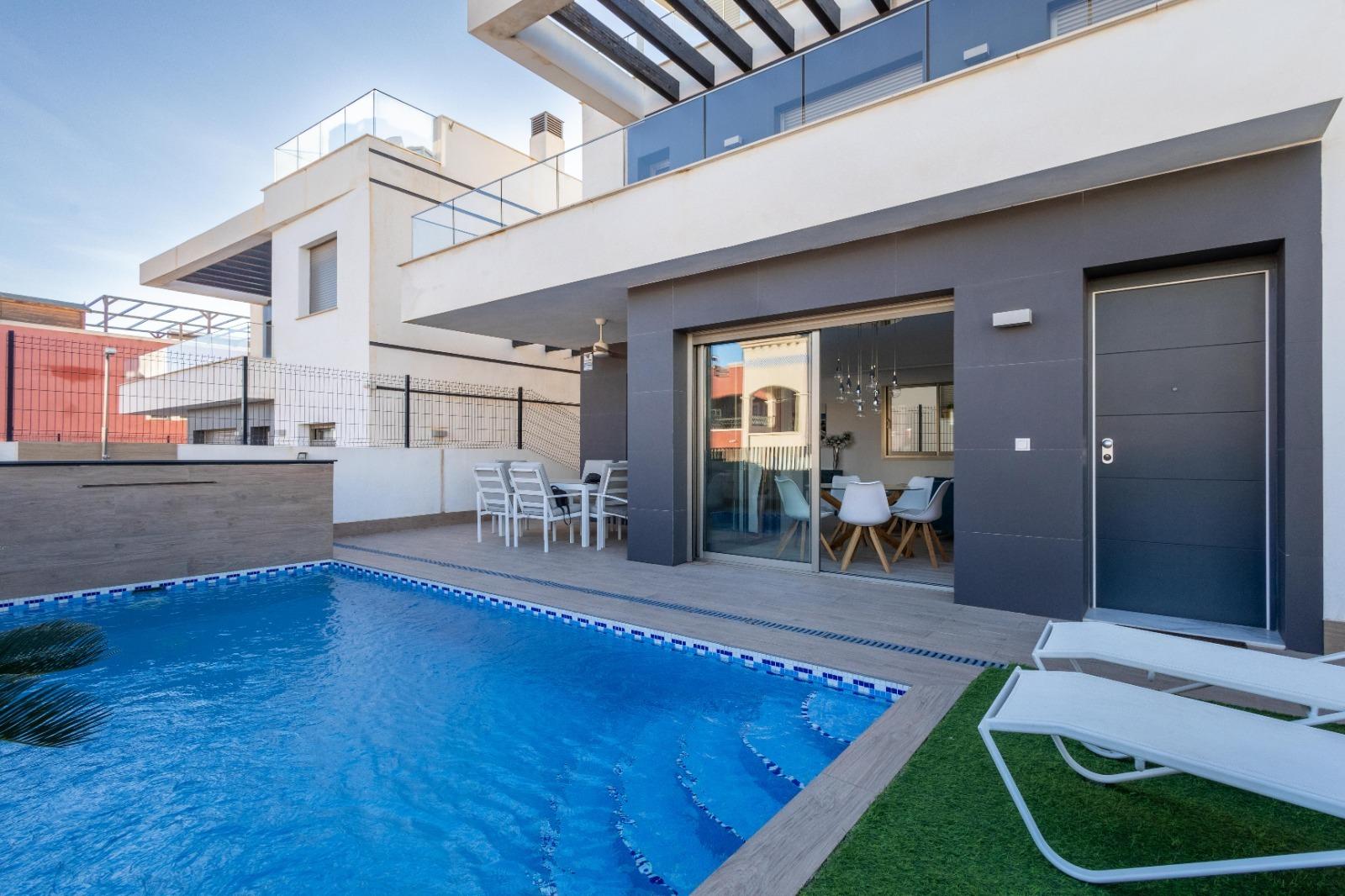 4 bedroom house / villa for sale in Villamartin, Costa Blanca