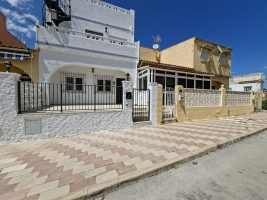 Town House for sale in La Marina
