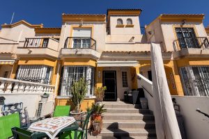 Town House for sale in Guardamar Del Segura