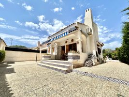 Detached Villa for sale in La Zenia