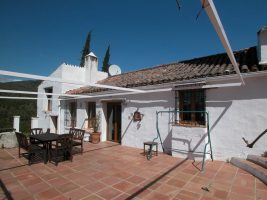 Finca for sale in Estepona