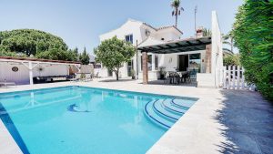 House – Detached Villa for sale in Calahonda