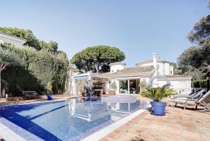 House – Detached Villa for sale in Calahonda