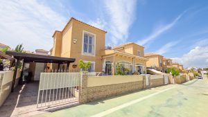 Quad House for sale in Los Balcones