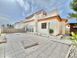 Quad House for sale in Playa Flamenca
