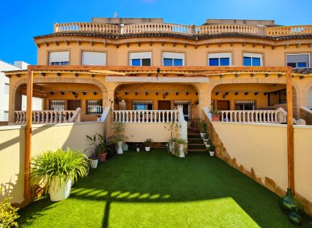 For sale: 4 bedroom house / villa in Guardamar del Segura, Costa Blanca