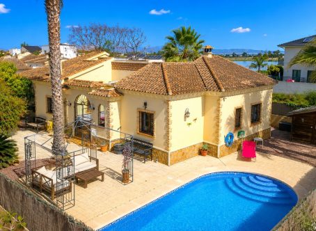 For sale: 3 bedroom house / villa in Formentera Del Segura