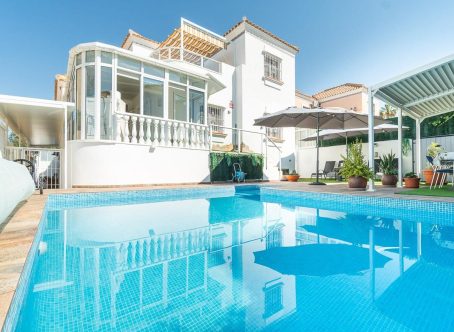 For sale: 4 bedroom house / villa in Villamartin, Costa Blanca