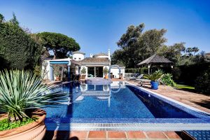 House – Detached Villa for sale in Calahonda